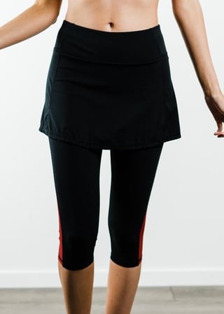 short-sport-skirt-with-attached-17-leggings-black/red-l